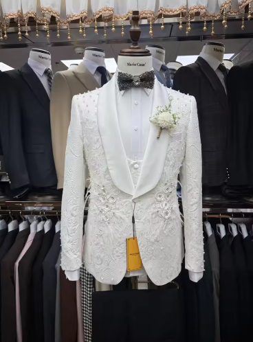 White Classy Jacquard Men's Suits 3 Pieces Wedding Groom Tuxedo Gorgeous Beaded 3D Flower Suit Set For Men Prom Wear Customized